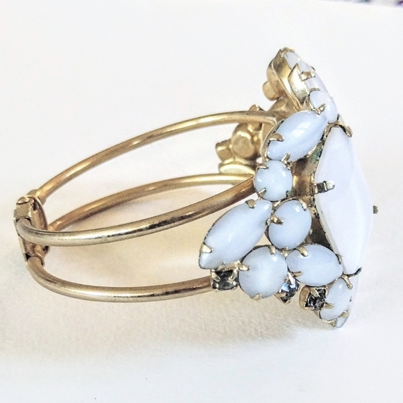 🤍 Vintage Gold Satin White Chunky Rhinestone Clamp Hinge Bracelet - Picture 3 of 7